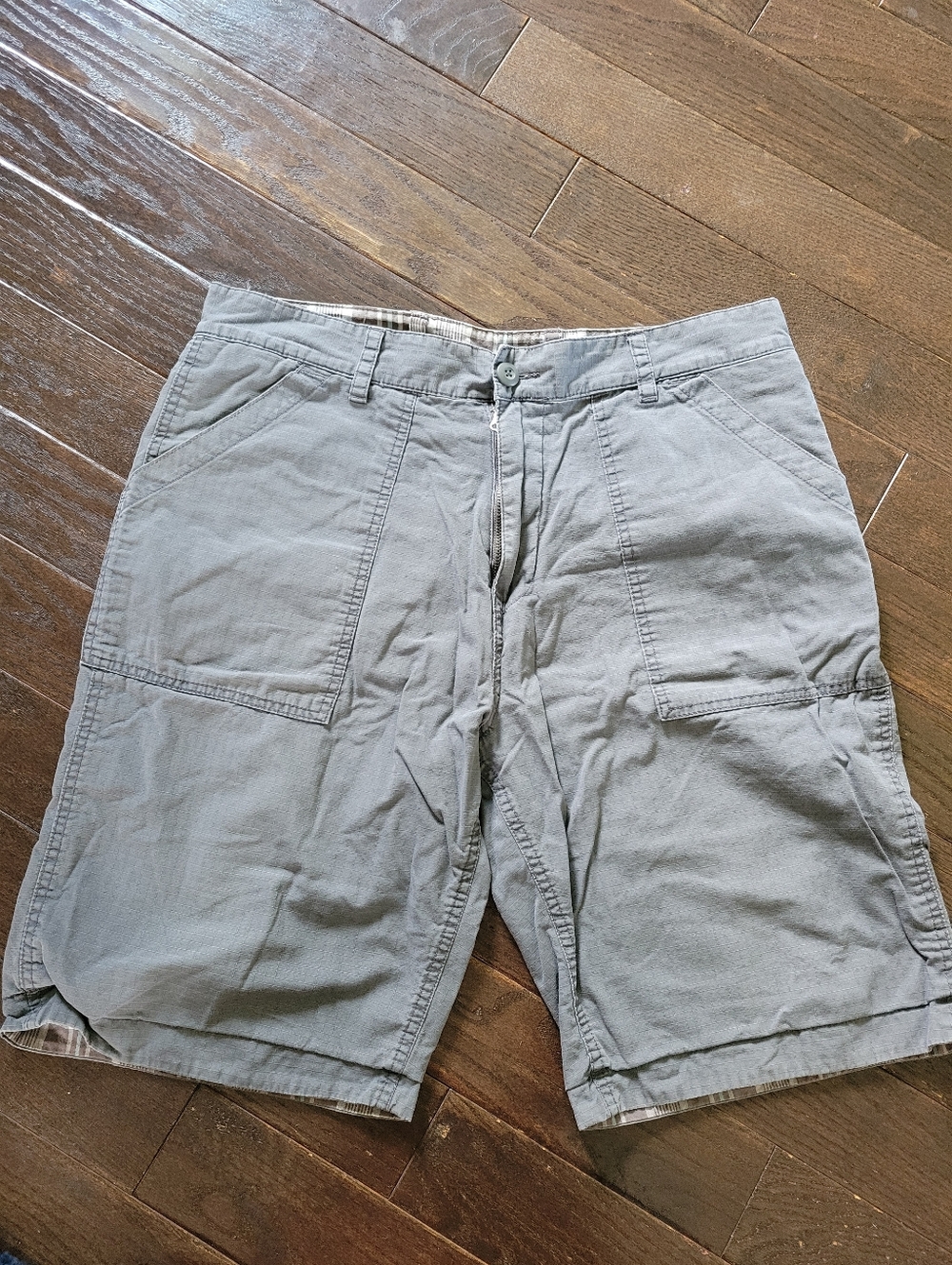 Reversible shorts, gray/plaid, great used condition